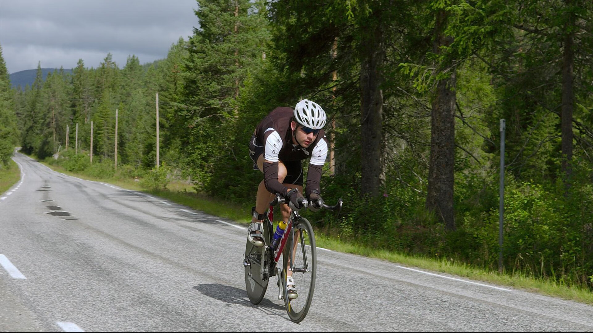 黄蜂防守锁死篮网，福克斯成为关键先生