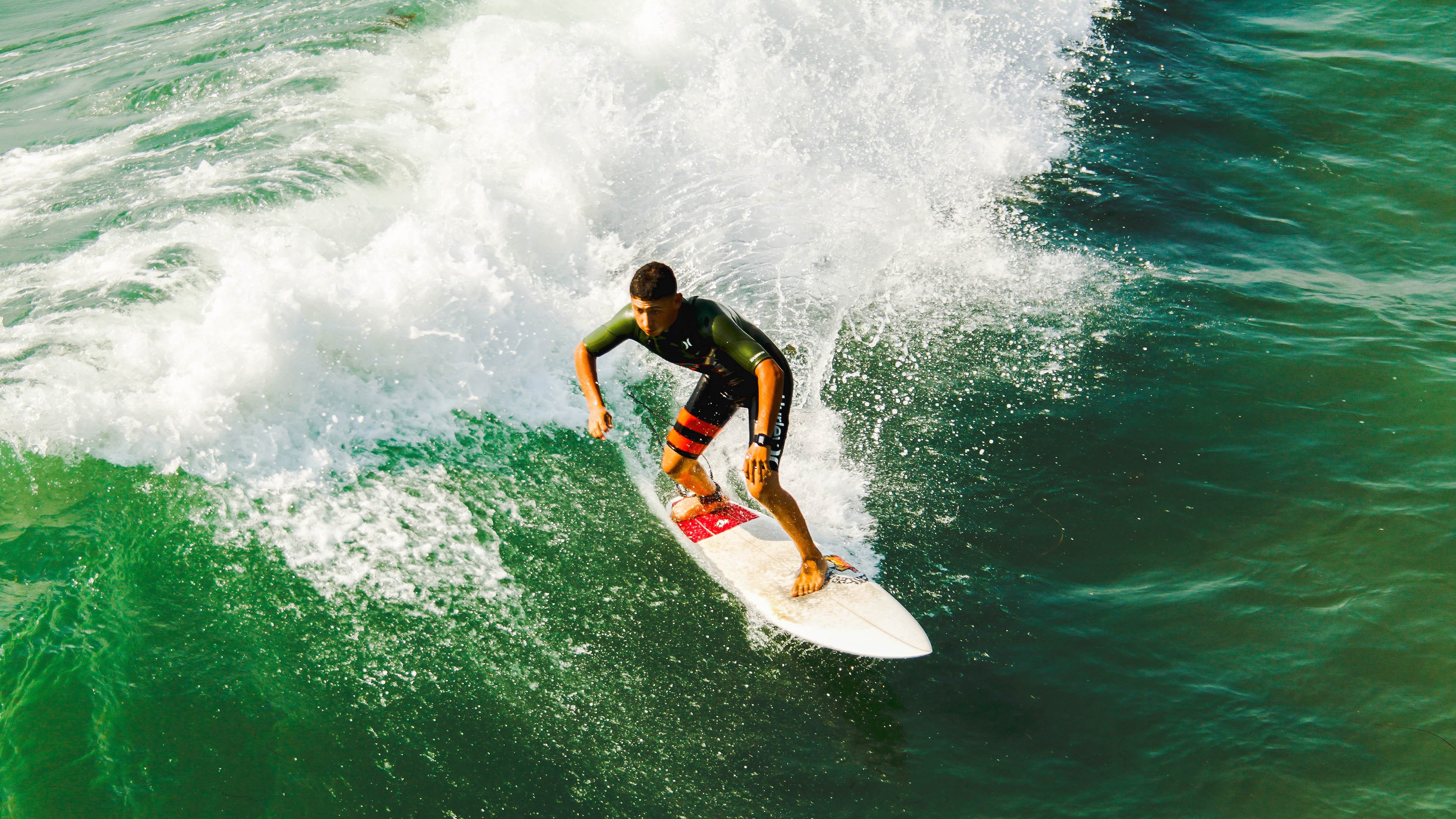 绿茵场上的逆转与乒乓台边的烈焰，当波兰足球遇上张本智和的热血时刻